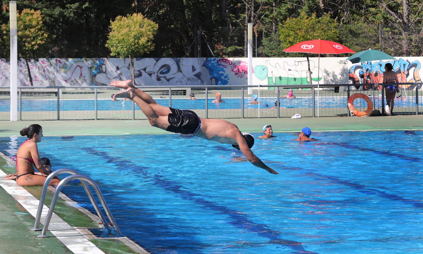 La ola de calor abarrota las piscinas de Palencia