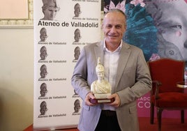 Luis Salvago, ganador del último Premio Ateneo, en la Feria del Libro de Valladolid.