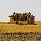 María, la joven 'influencer' de los palomares y el adobe de Tierra de Campos