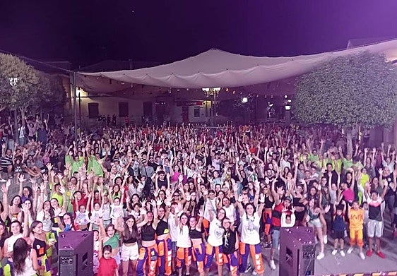 El ambiente nocturno durante las fiestas se caracteriza por la gran animación.