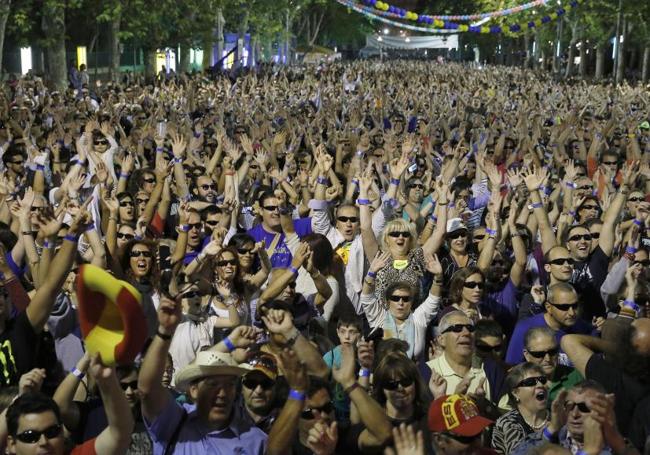 Ambiente en la Acera de Recoletos de Valladolid (2015)