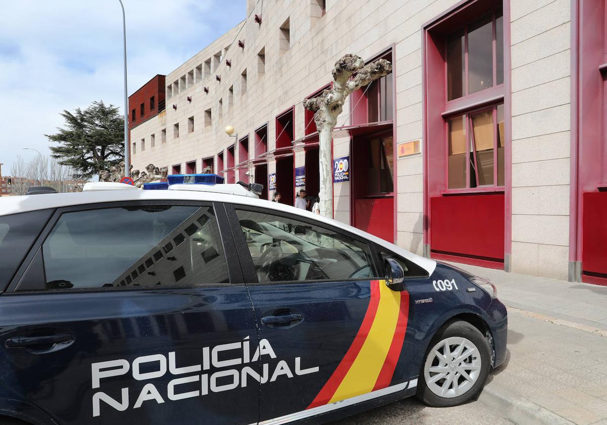 Se ofrece a arreglar el coche a un hombre mayor y le estafa 1.200 euros