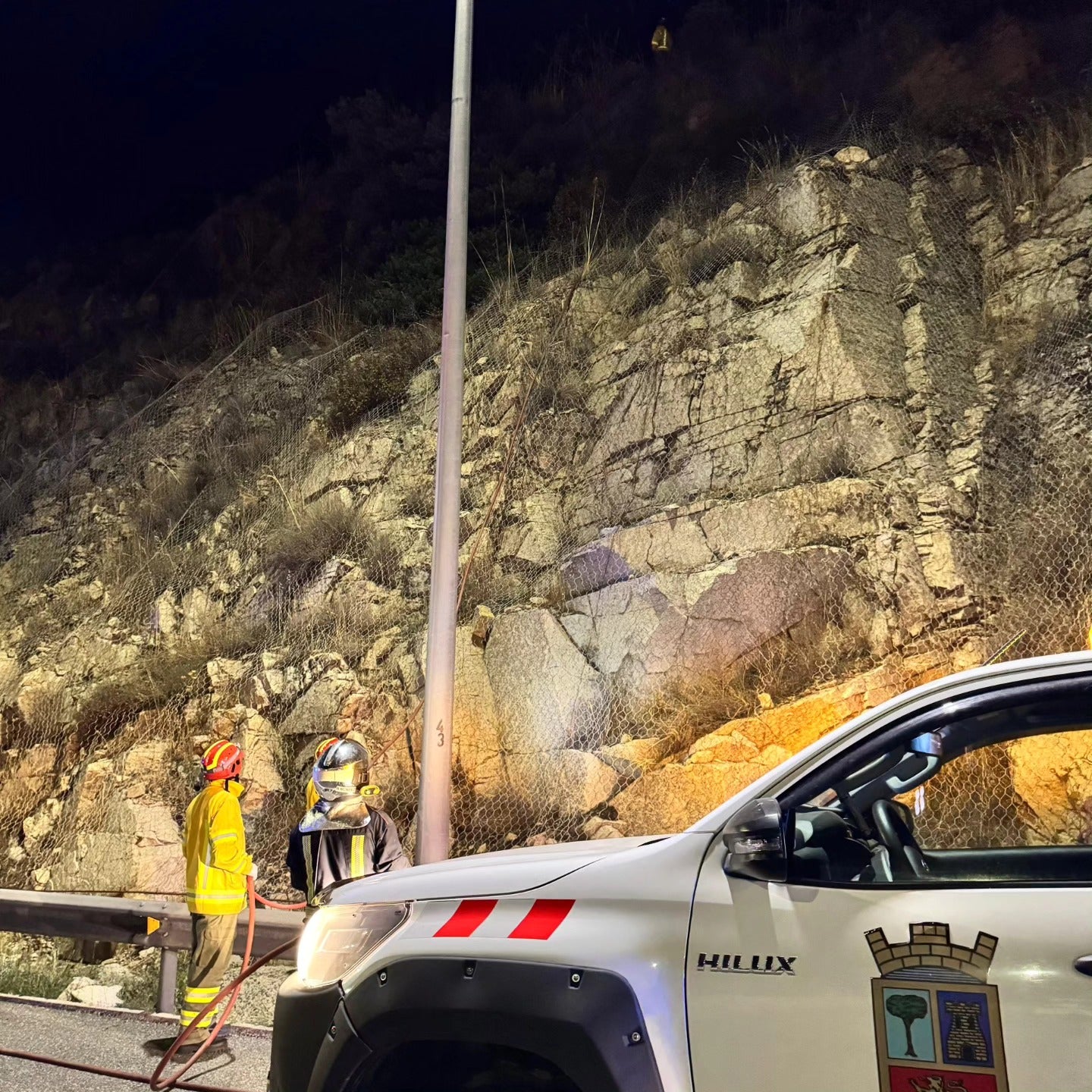 Fotografías del incendio de un autobús en la AP-6