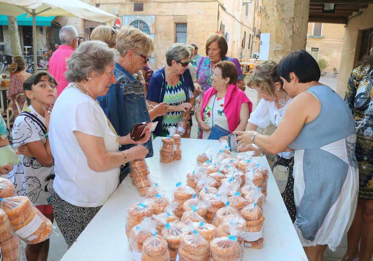 Puesto de venta de rosquillas en la plaza de España.