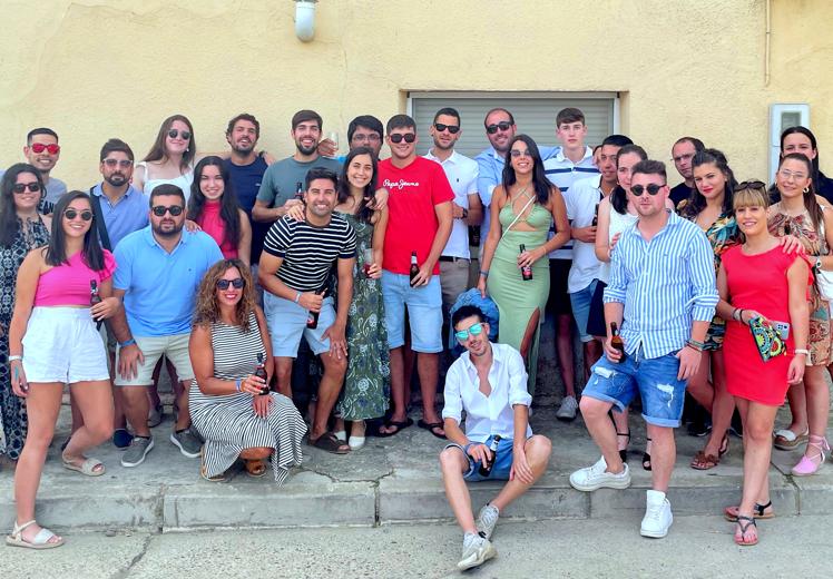 Los jóvenes de La Serna se vuelcan con la organización.