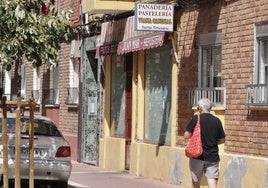 Un local okupado junto al número 9 de la calle Aaiún.