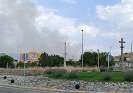 Columna de humo, visible desde la rotonda del crucero.