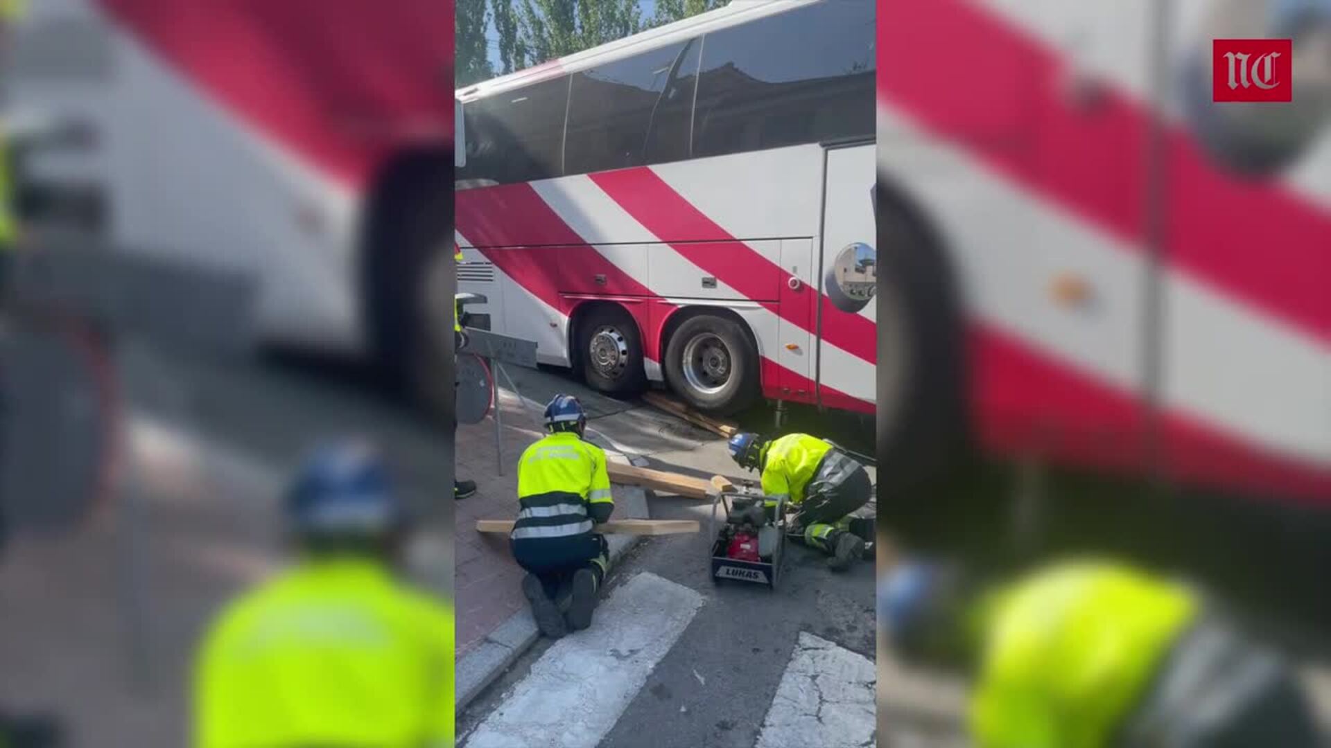 Un autocar atasca dos horas la calle Jerónimo de Aliaga de Segovia