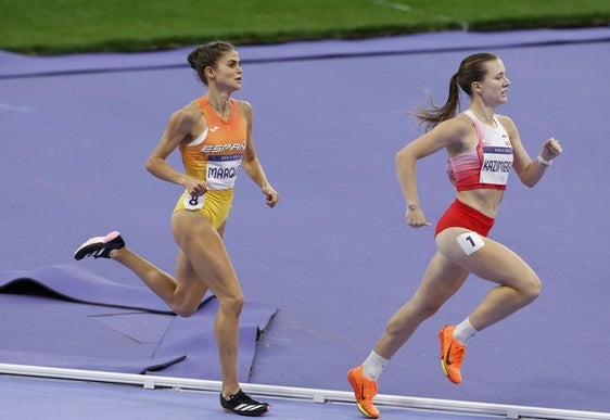 Águeda Marqués persigue a la atleta polaca en la final olímpica de 1.500 metros que se ha corrido esta tarde en París.