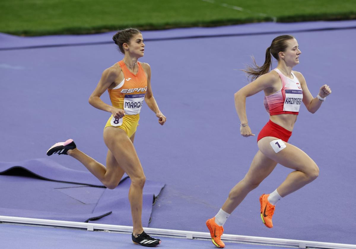 Águeda Marqués persigue a la atleta polaca en la final olímpica de 1.500 metros que se ha corrido esta tarde en París.