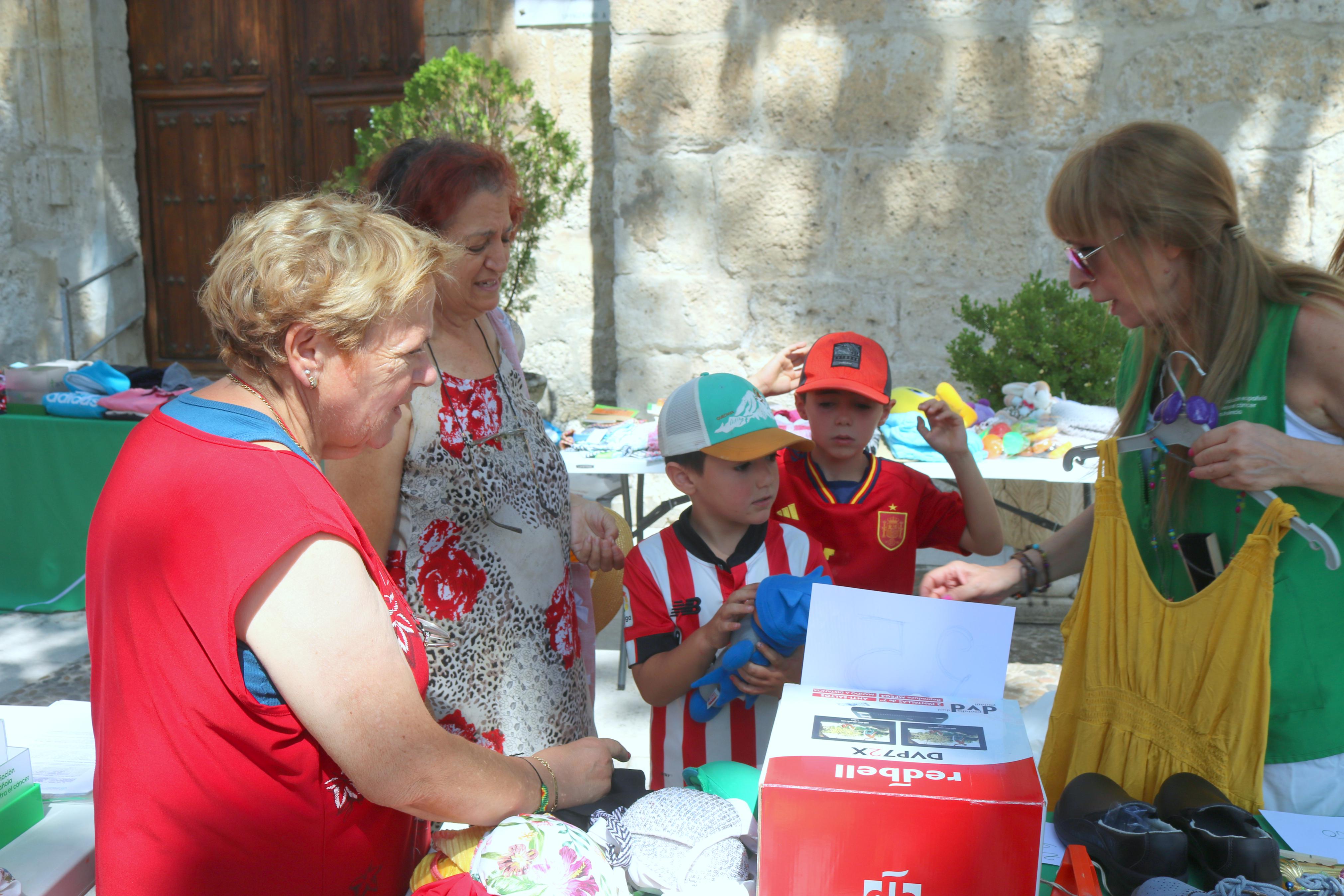 Mercado Solidario de Segunda Mano en Antigüedad