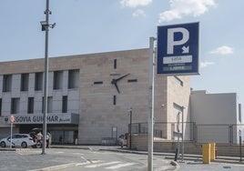 Acceso al aparcamiento de Segovia-Guiomar.