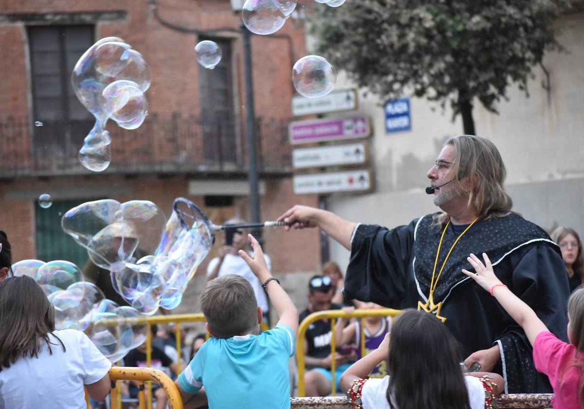 Espectáculo de pompas gigantes