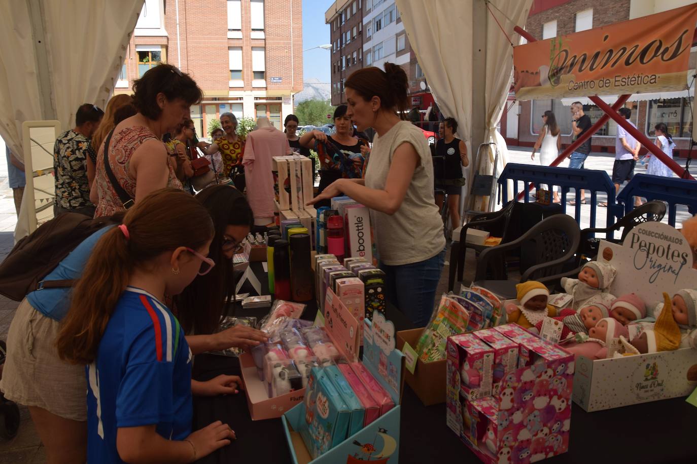 Gran afluencia de asistentes en la Feria del Comercio en Guardo