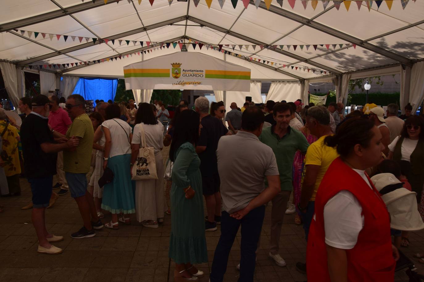 Gran afluencia de asistentes en la Feria del Comercio en Guardo