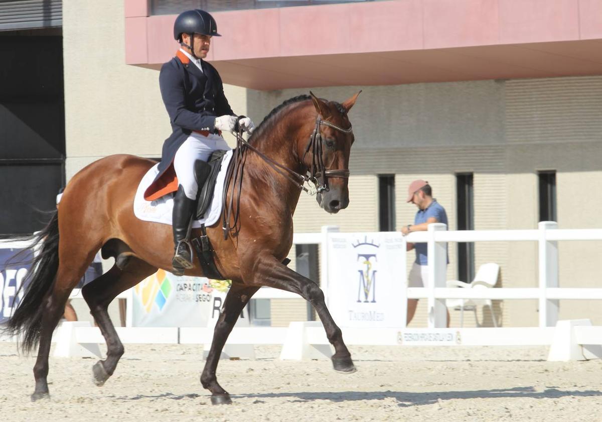 Alfonso Gormaz y el caballo Lebiton.