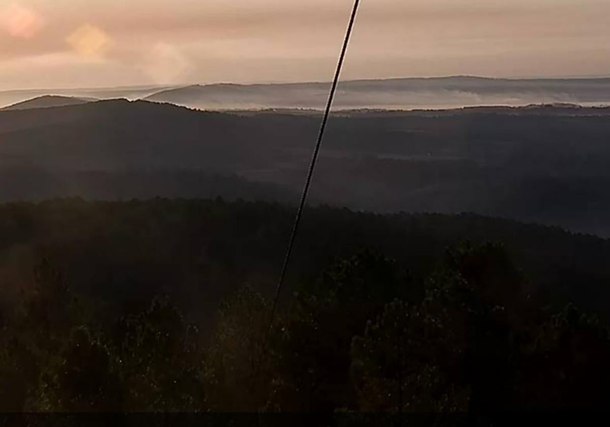 Incendio de Portugal que ha saltado a la localidad zamorana de Alcañices.