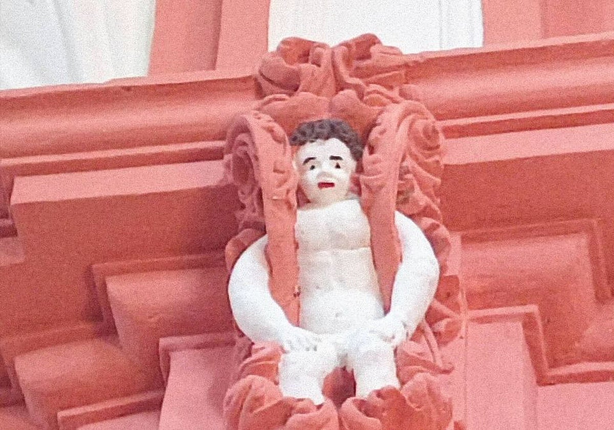 Ángel restaurado en la ermita de El Mirón de Soria