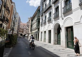 La calle Claudio Moyano, donde se venden algunos de los pisos más caros de Valladolid, este lunes.