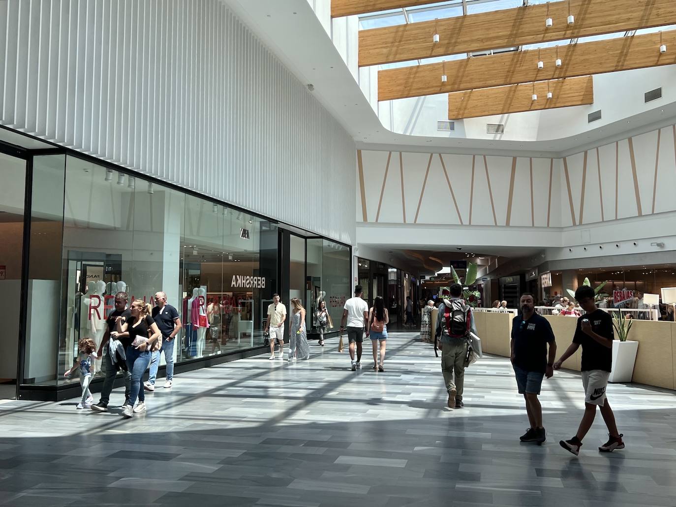 Ambiente de compras en RÍO Shopping.