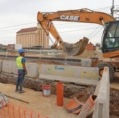 Los vecinos del Camino Viejo de Husillos siguen en alerta por la obra de Adif