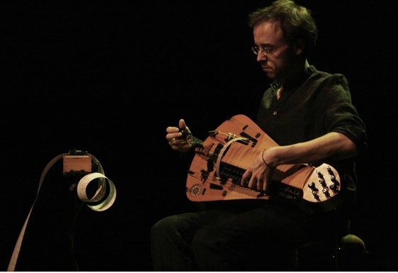 Germán Díaz, con su zanfona en un concierto.