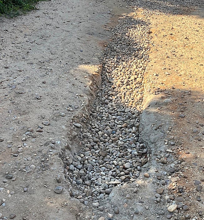 Socavón a la entrada del Parque Villa de Ferias