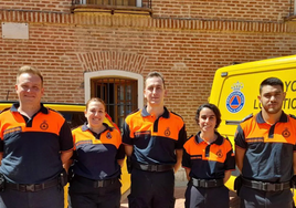 Exvoluntarios de Protección Civil y Jorge García, en el medio, excoordinador de la agrupación.