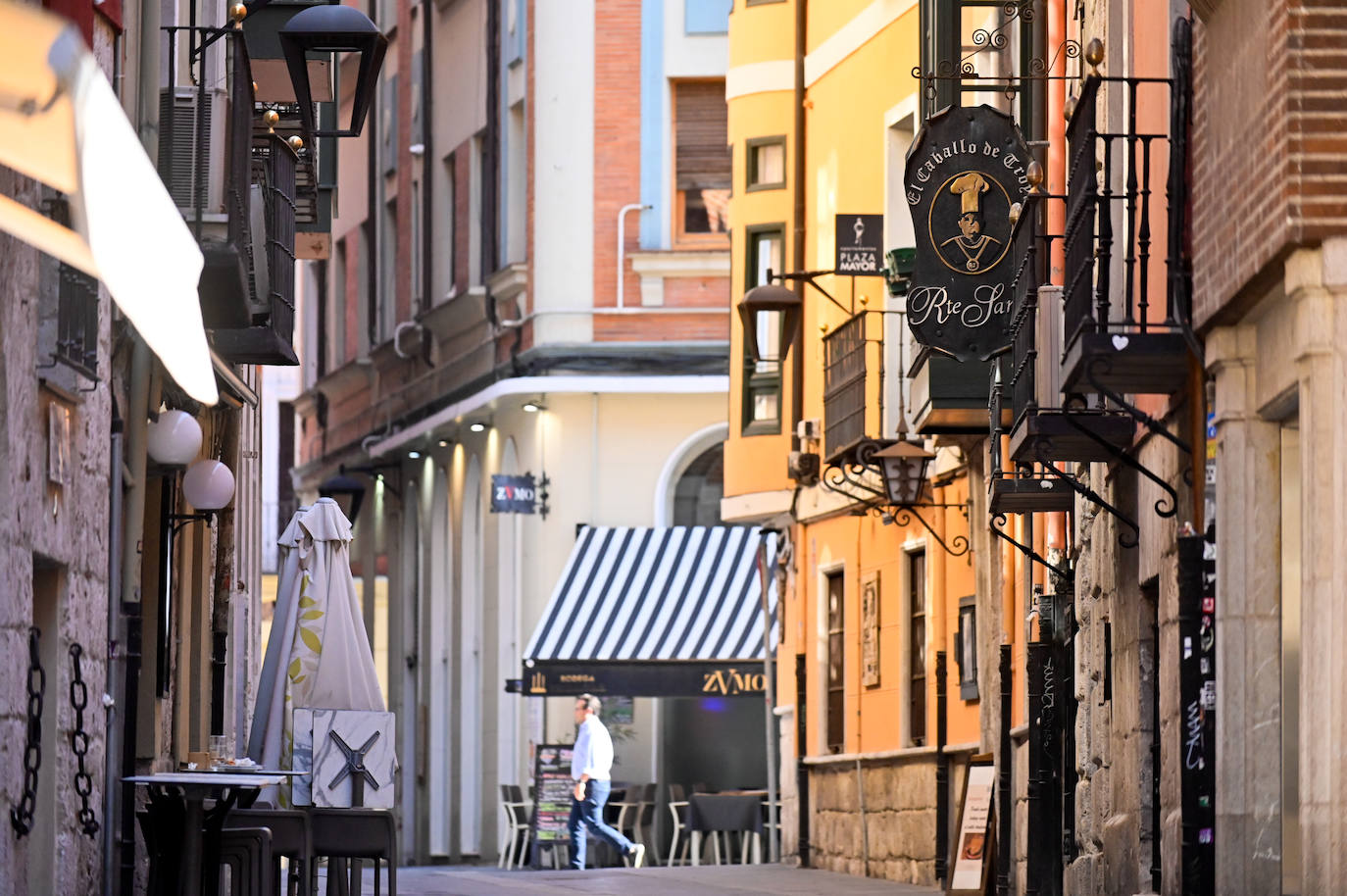 Un recorrido en imágenes por la calle Correos