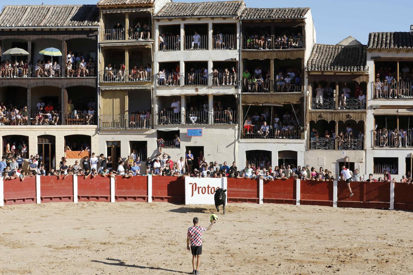 Entretenimiento y espectáculo para inaugurar la fiesta de Peñafiel