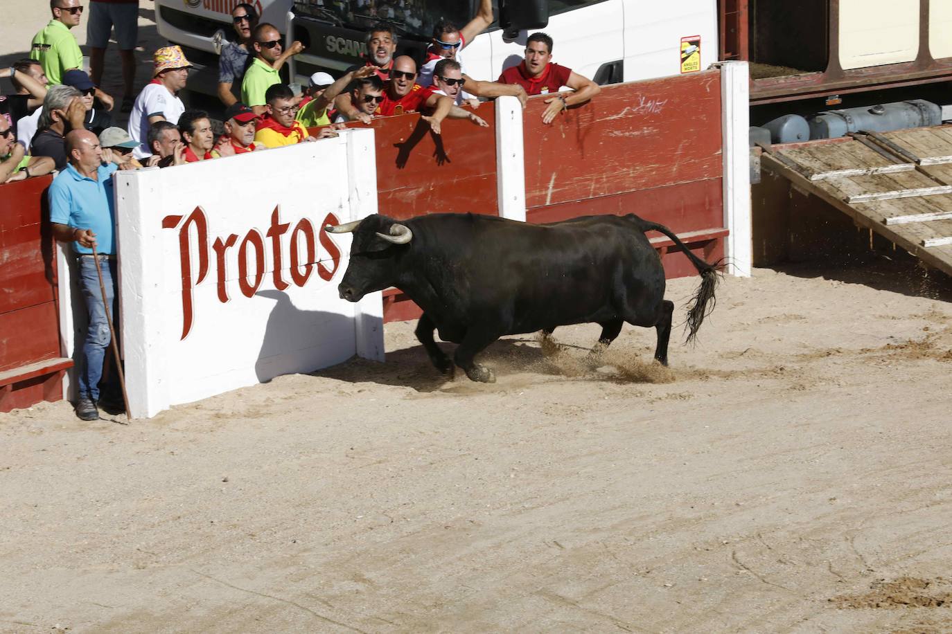 Entretenimiento y espectáculo para inaugurar la fiesta de Peñafiel