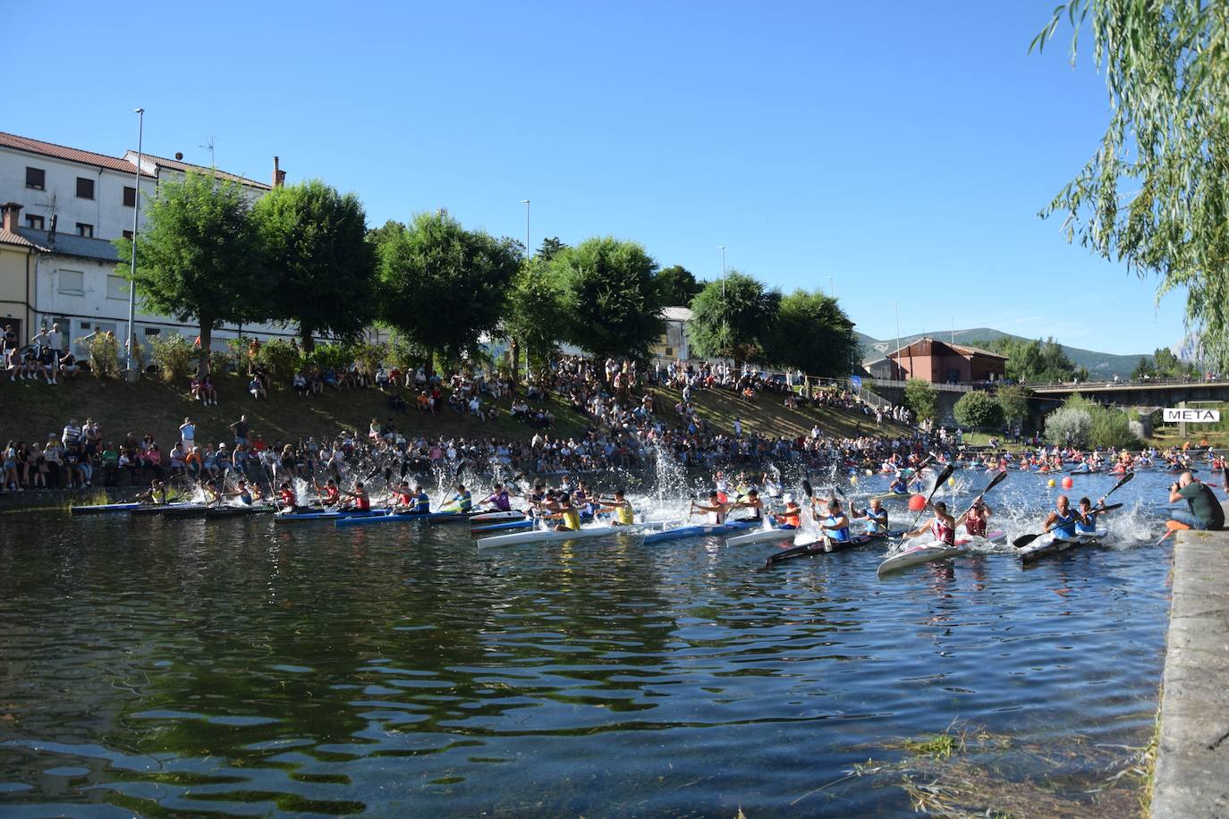 Fiesta de las piraguas en Velilla del Río Carrión