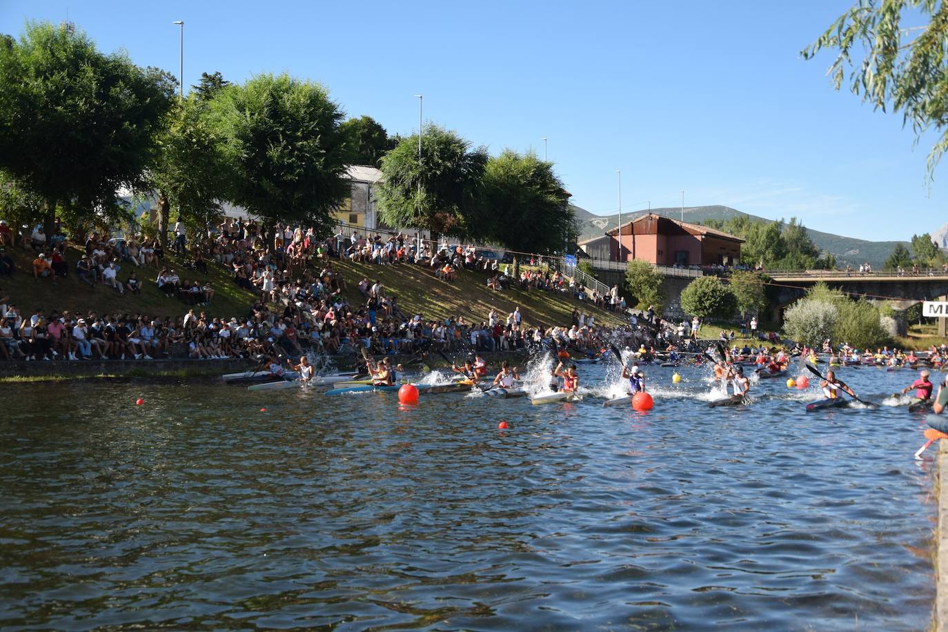 Fiesta de las piraguas en Velilla del Río Carrión