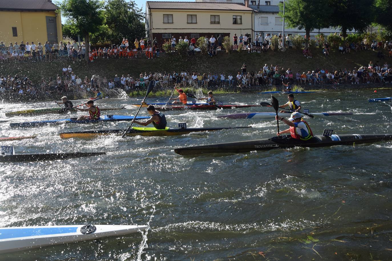 Fiesta de las piraguas en Velilla del Río Carrión