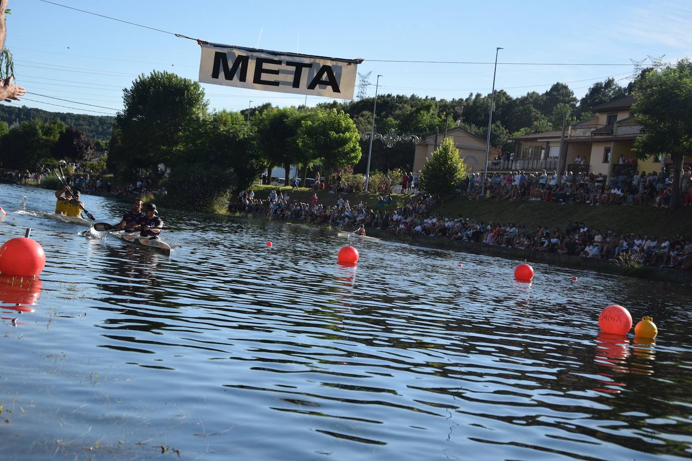 Fiesta de las piraguas en Velilla del Río Carrión