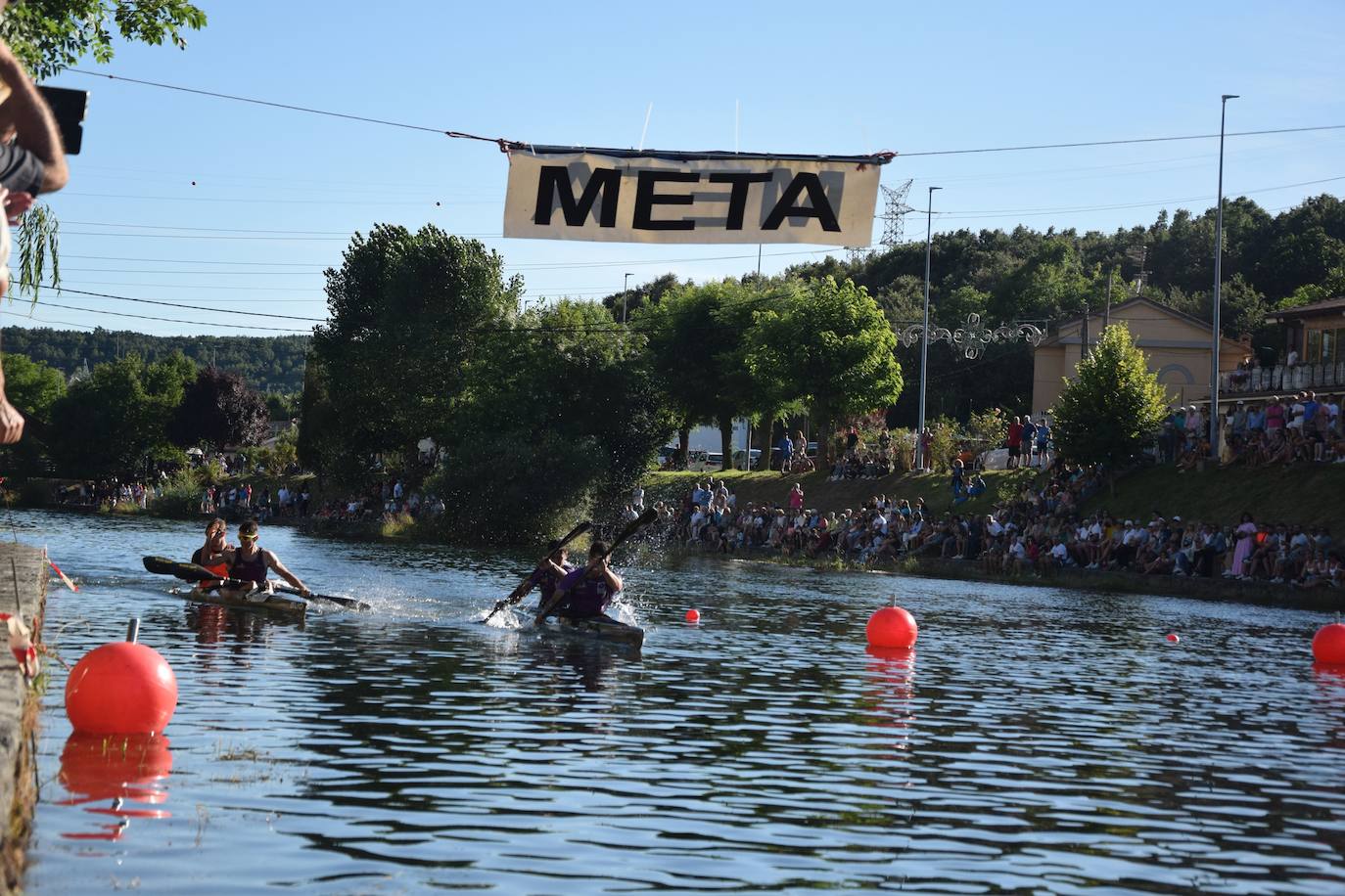 Fiesta de las piraguas en Velilla del Río Carrión