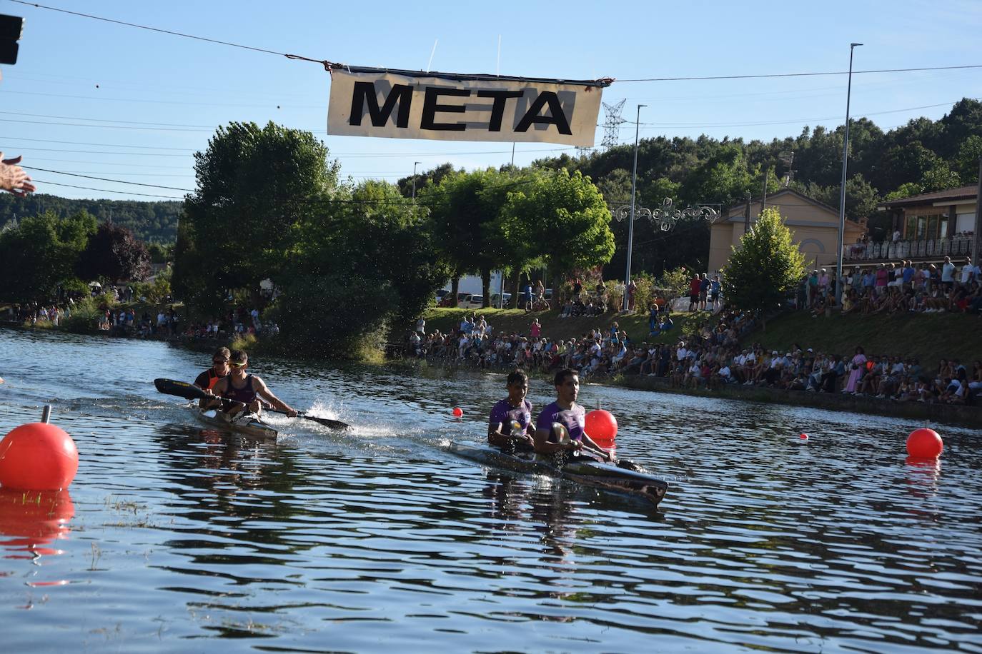 Fiesta de las piraguas en Velilla del Río Carrión