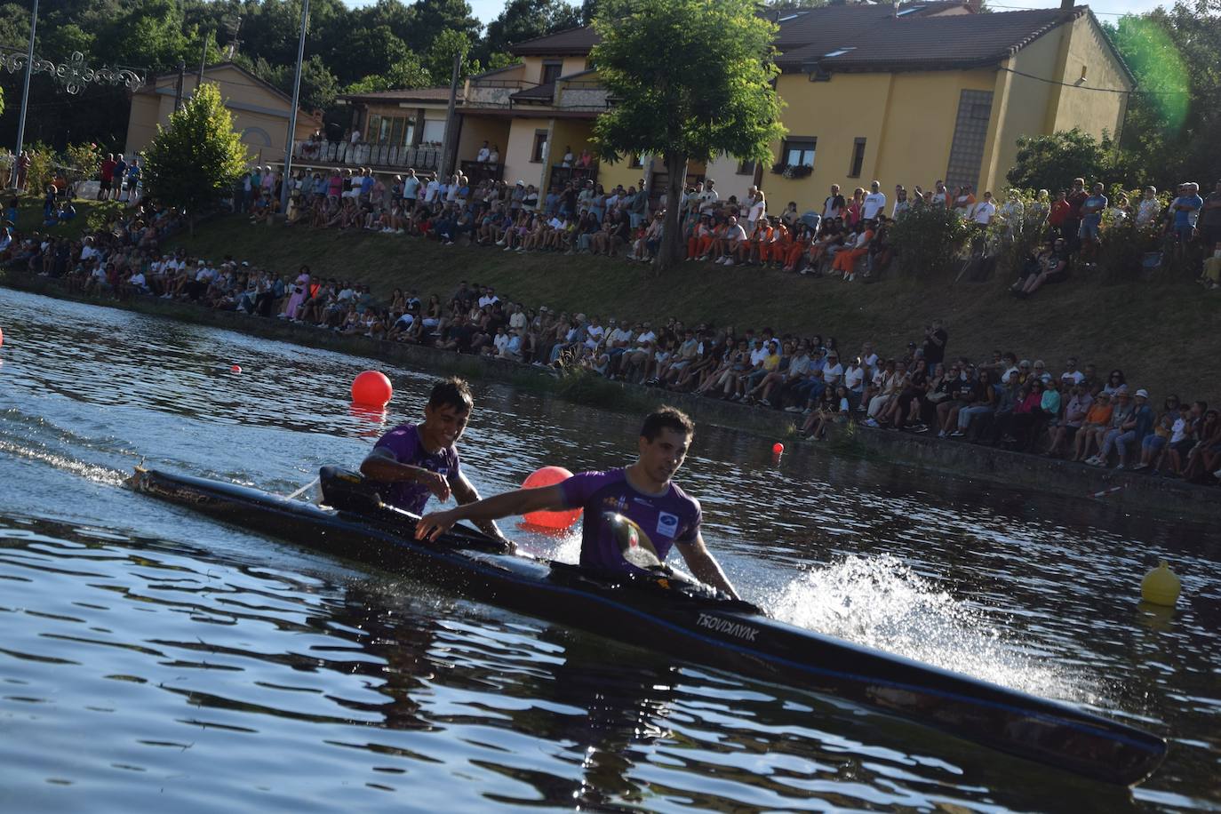 Fiesta de las piraguas en Velilla del Río Carrión