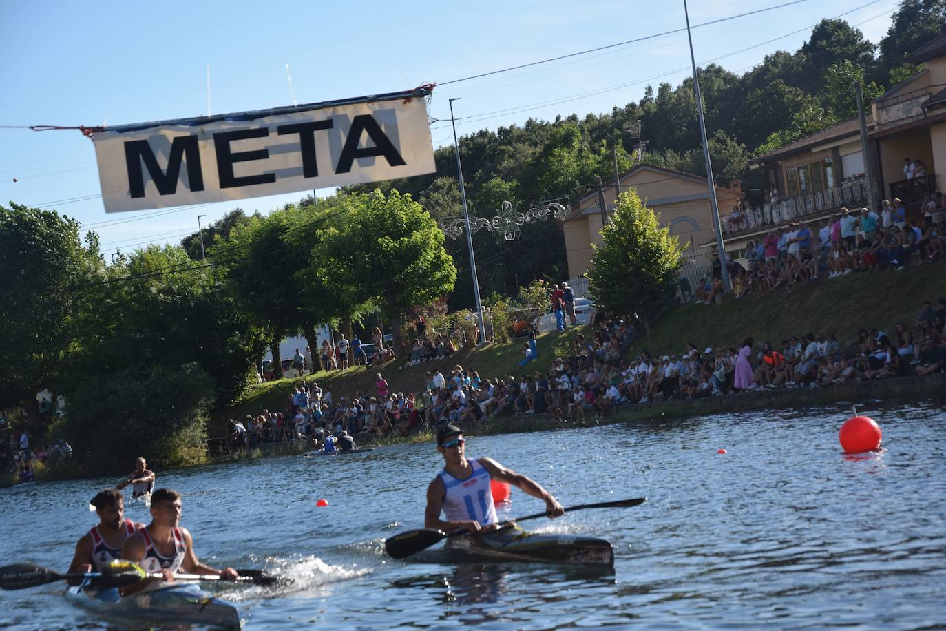 Fiesta de las piraguas en Velilla del Río Carrión