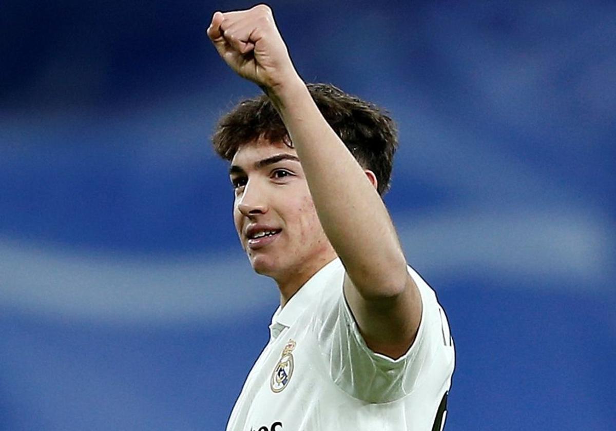 Mario Martín celebra una victoria con el Real Madrid Castilla.