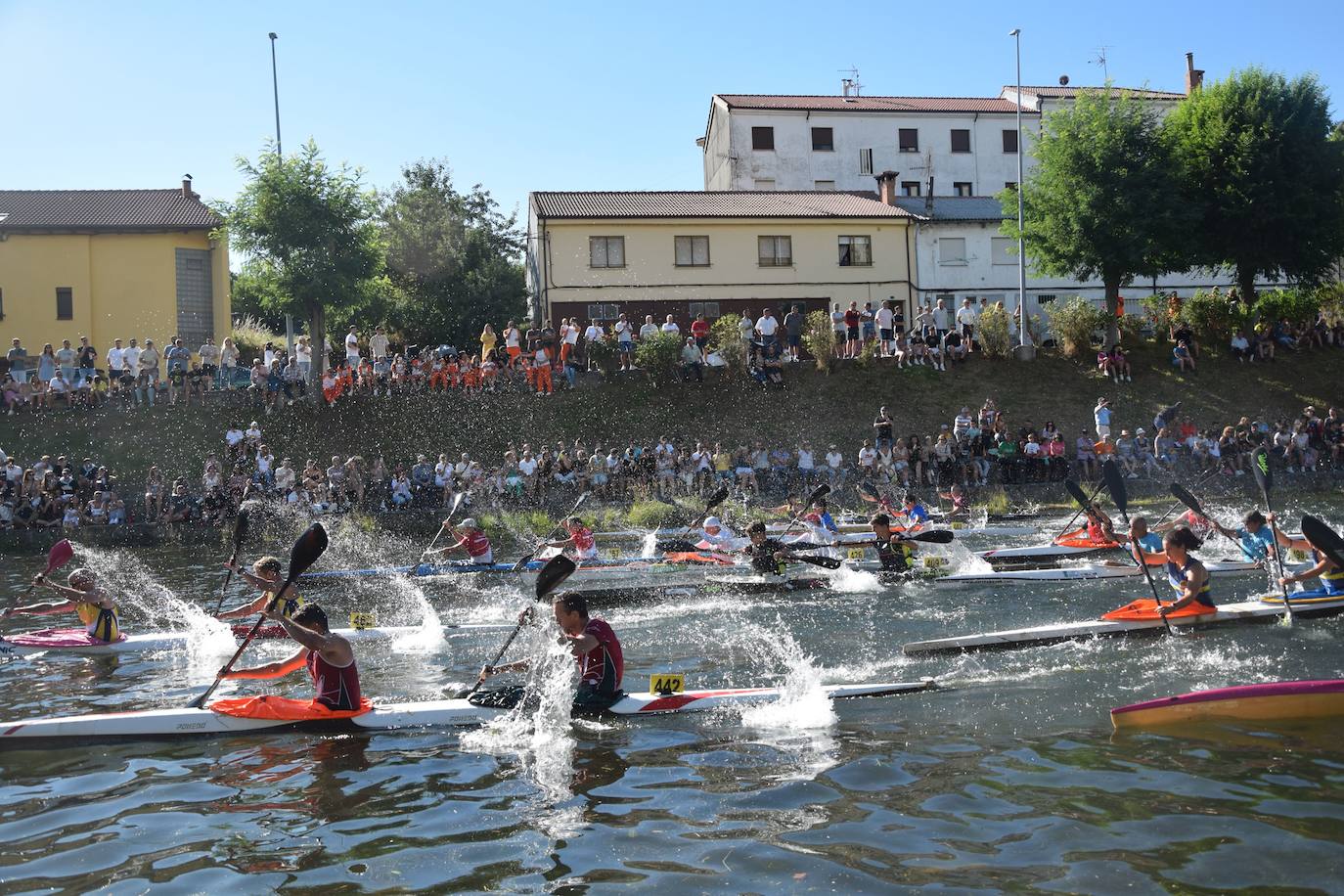 Fiesta de las piraguas en Velilla del Río Carrión