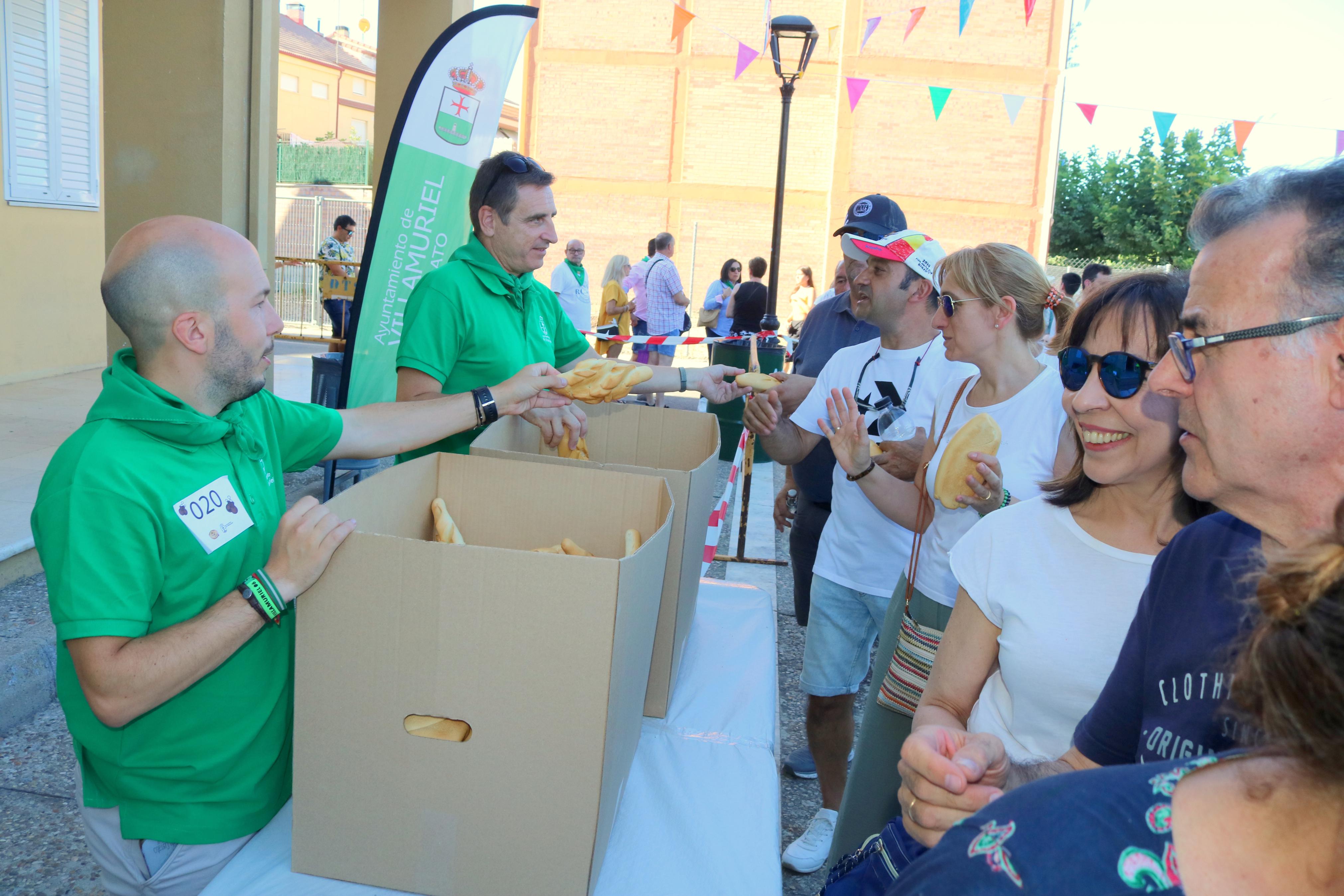 Villamuriel de Cerrato celebra San Roque con pan, queso y vino