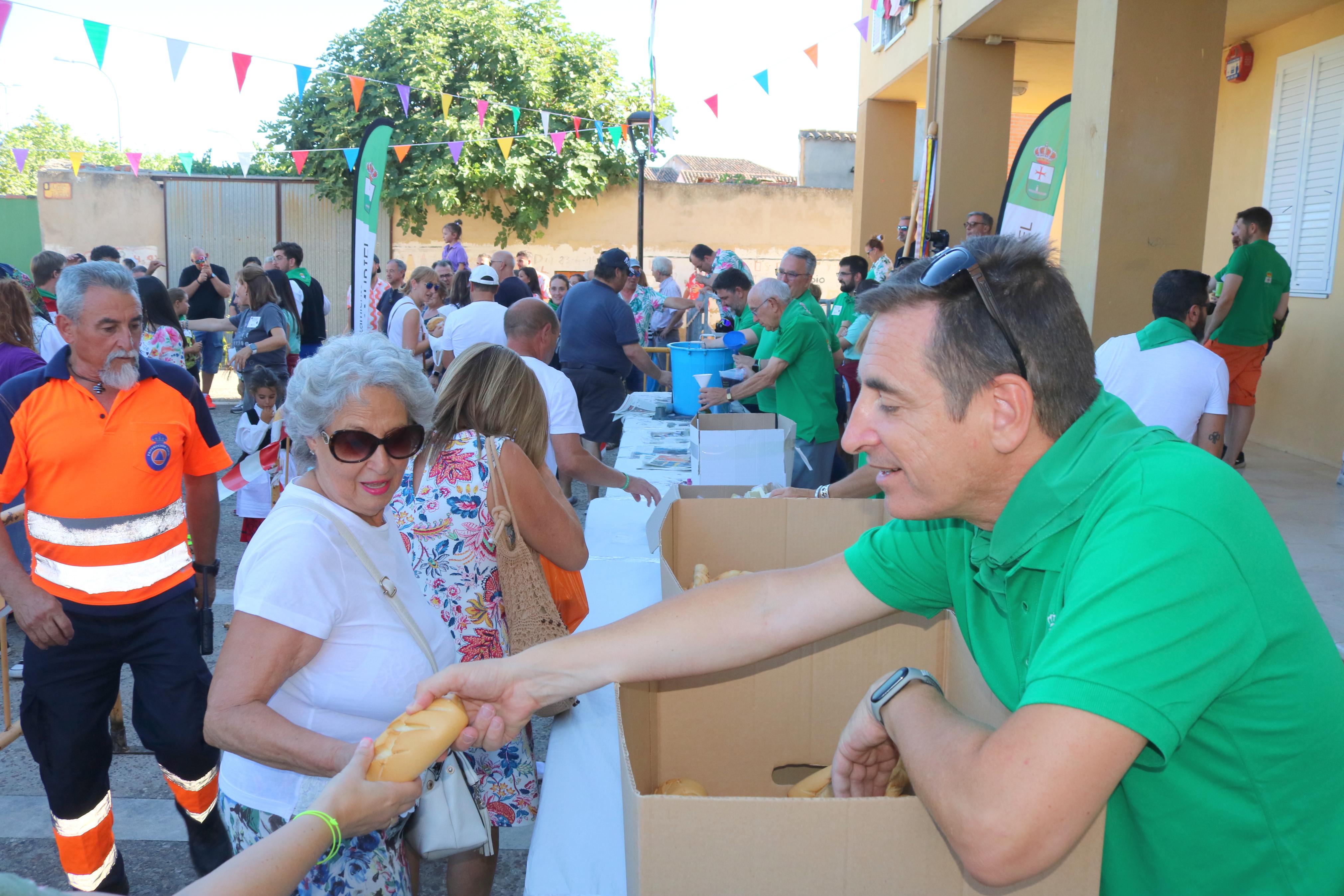 Villamuriel de Cerrato celebra San Roque con pan, queso y vino