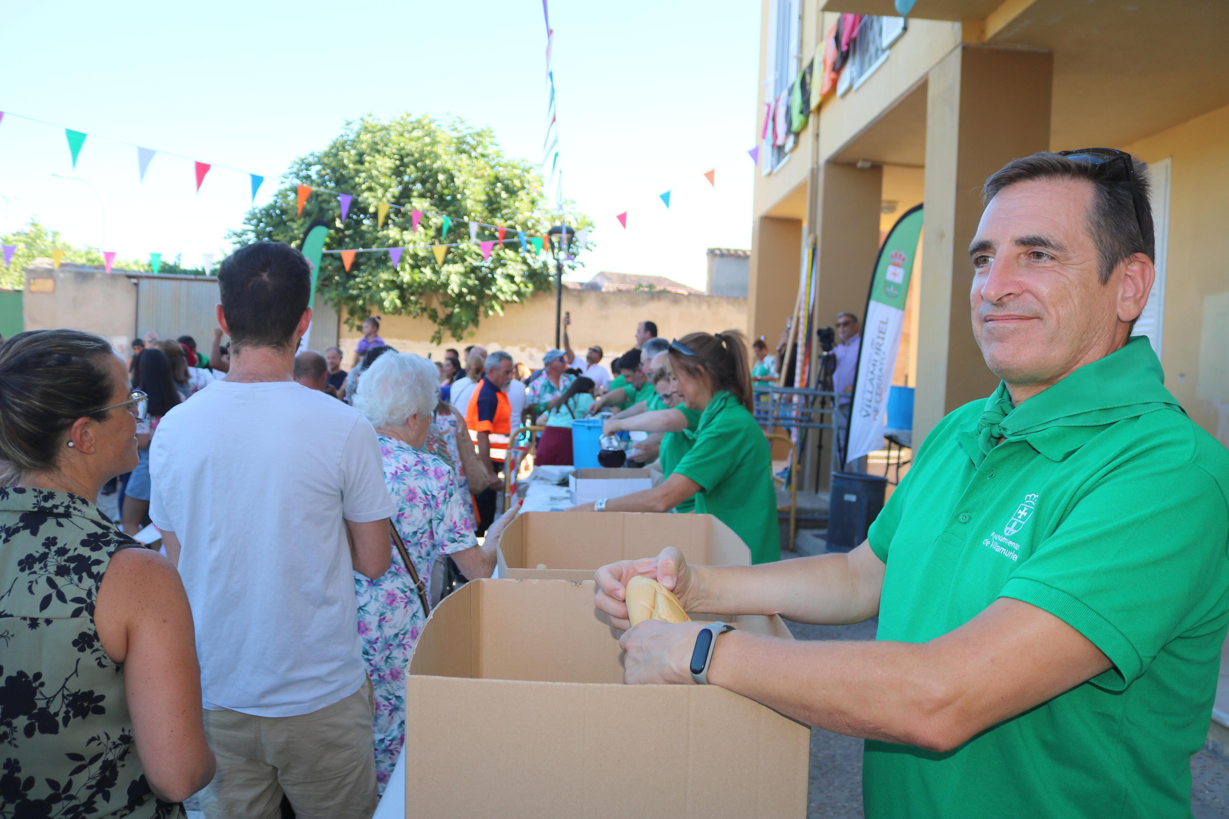 Villamuriel de Cerrato celebra San Roque con pan, queso y vino