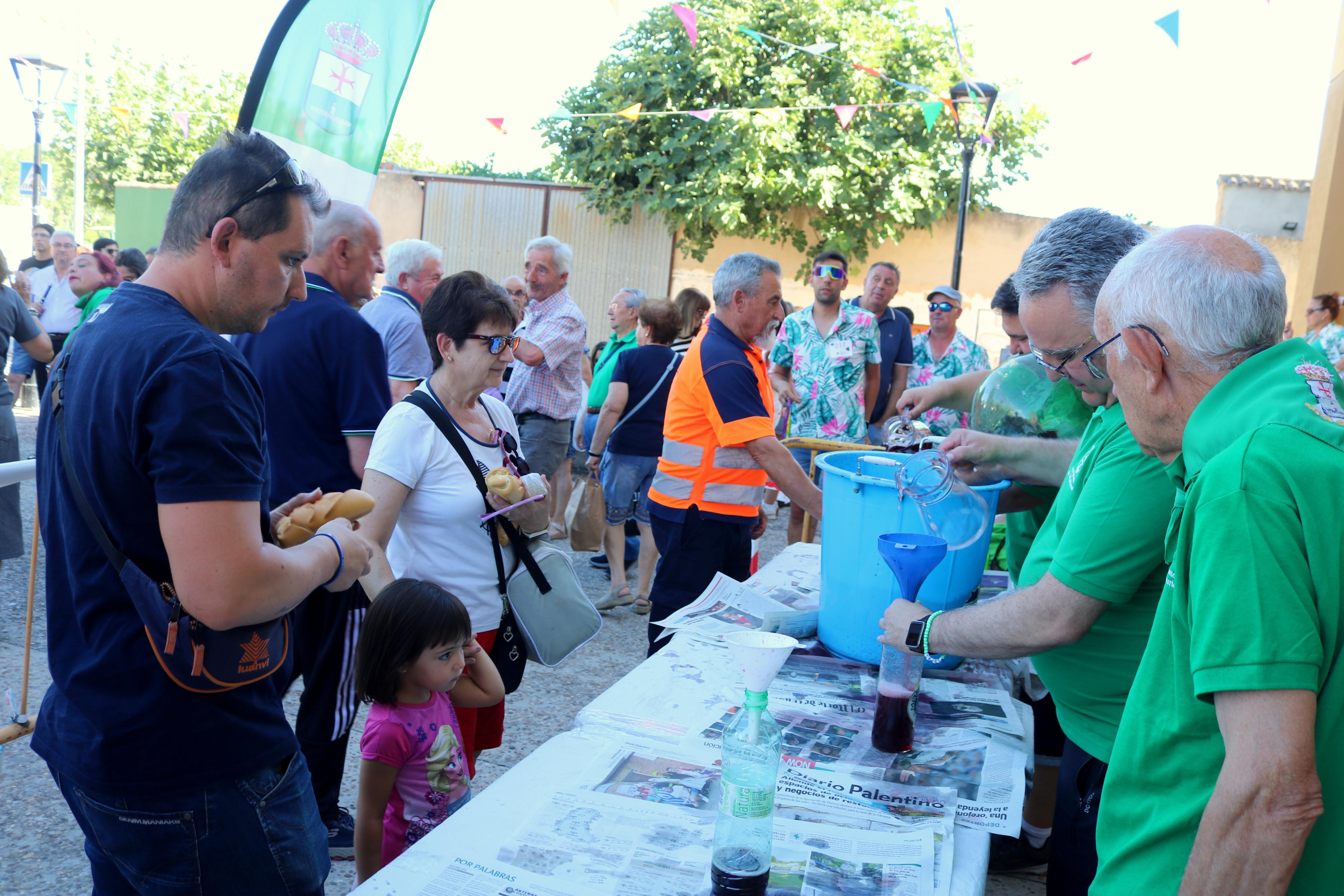 Villamuriel de Cerrato celebra San Roque con pan, queso y vino