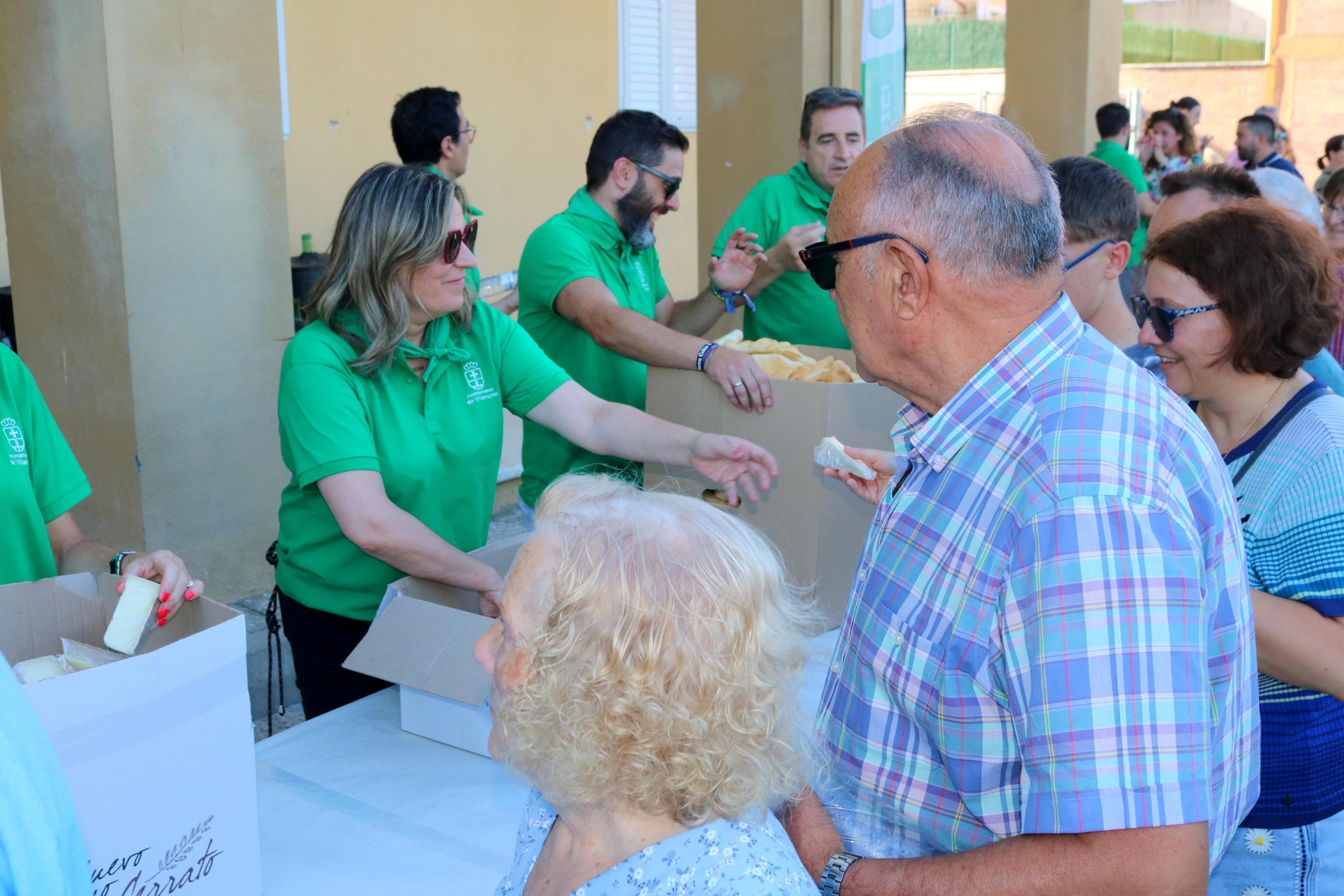 Villamuriel de Cerrato celebra San Roque con pan, queso y vino