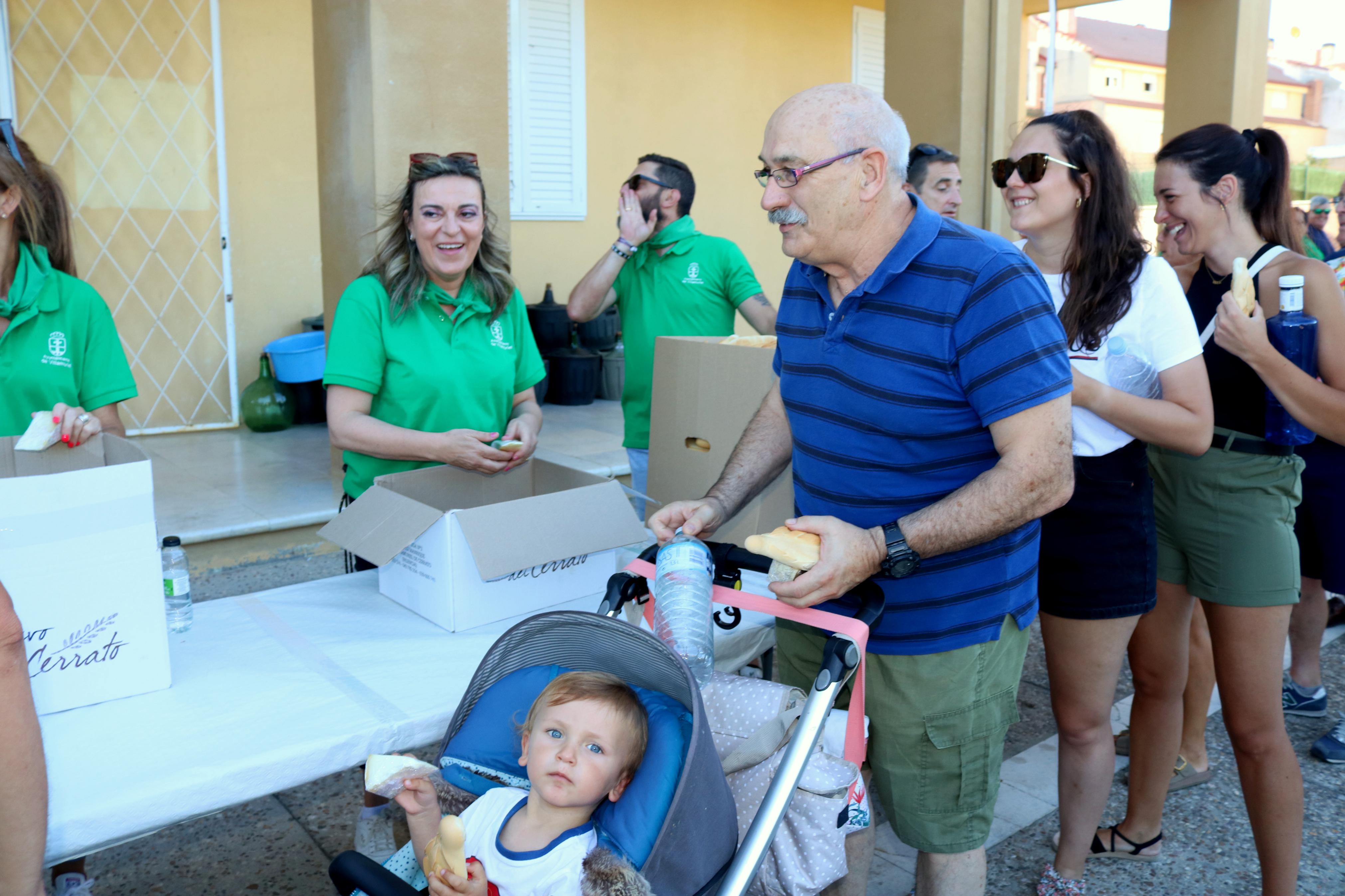 Villamuriel de Cerrato celebra San Roque con pan, queso y vino