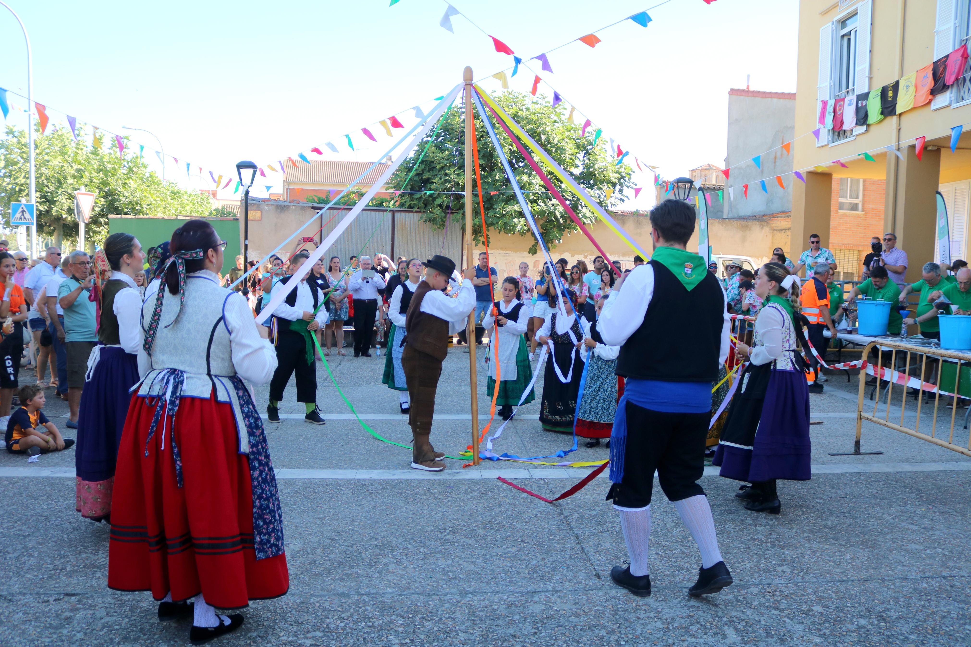 Villamuriel de Cerrato celebra San Roque con pan, queso y vino