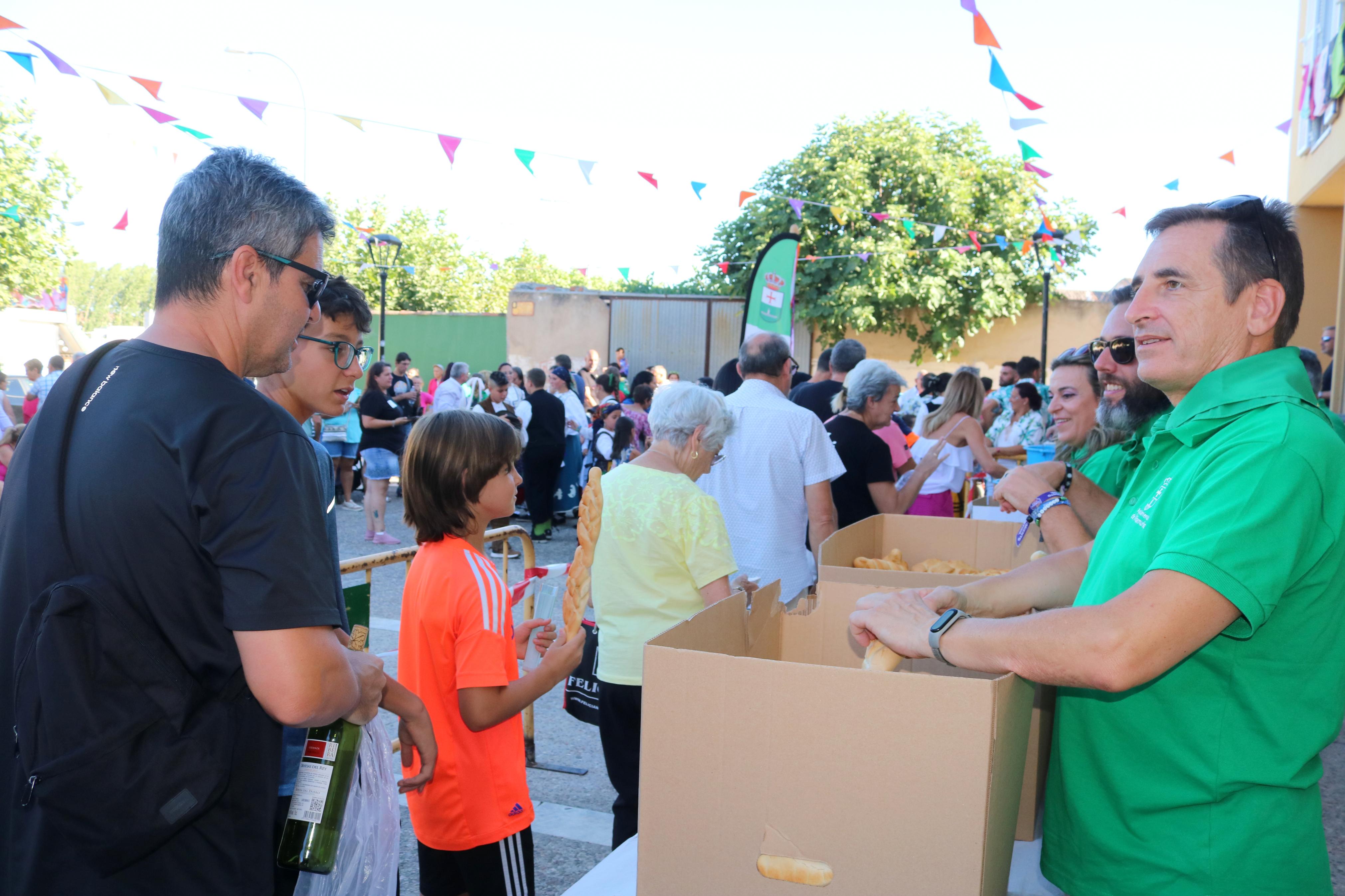 Villamuriel de Cerrato celebra San Roque con pan, queso y vino