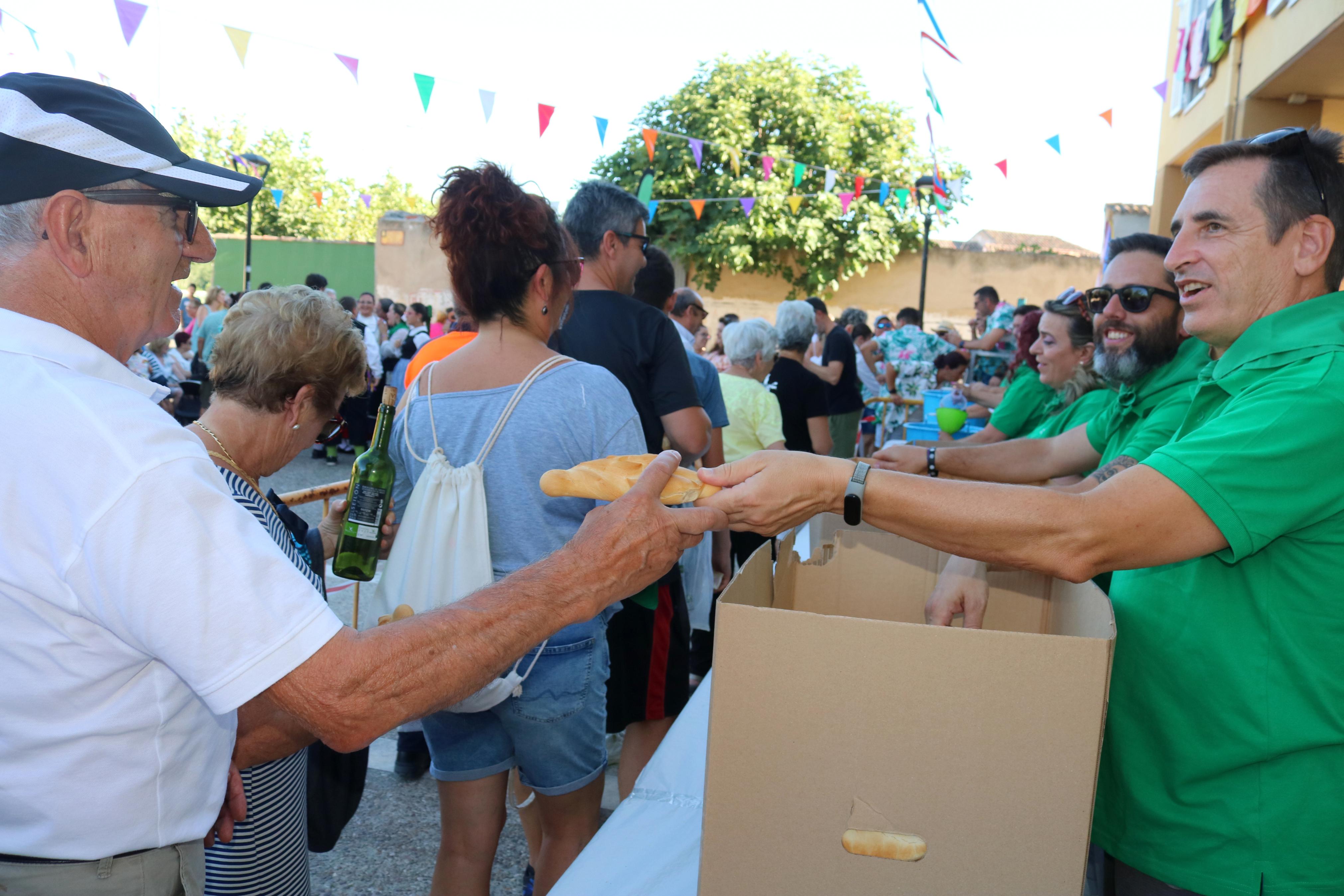 Villamuriel de Cerrato celebra San Roque con pan, queso y vino